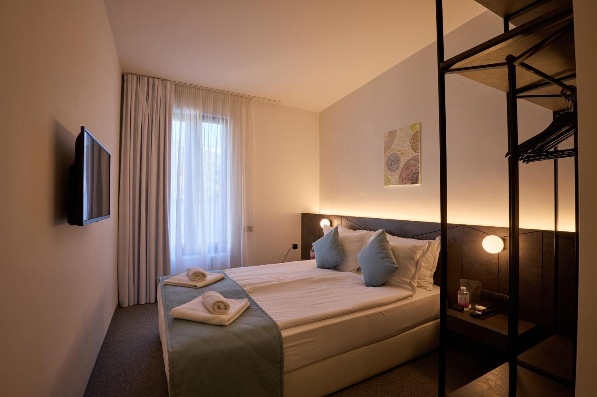 Bizarre Boutique Hotel ヴァルナ エクステリア 写真