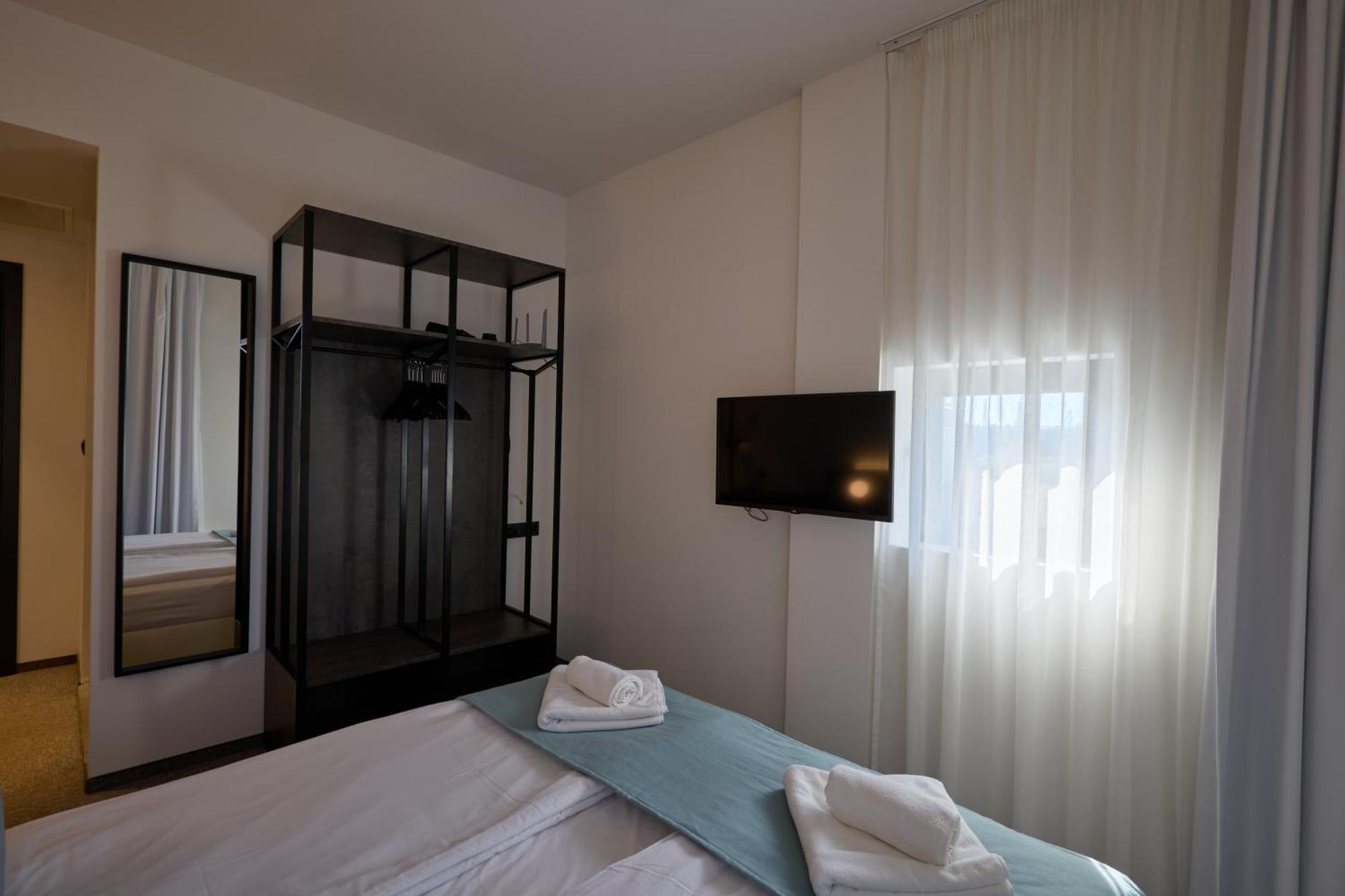 Bizarre Boutique Hotel ヴァルナ エクステリア 写真
